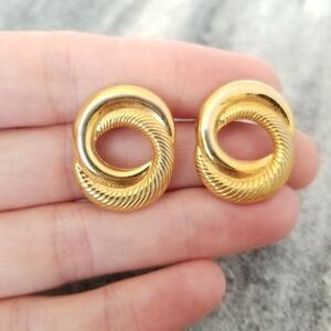 Vintage Interlocking Circle Design Stud Earrings, Gold Tone Posts Minimal Design